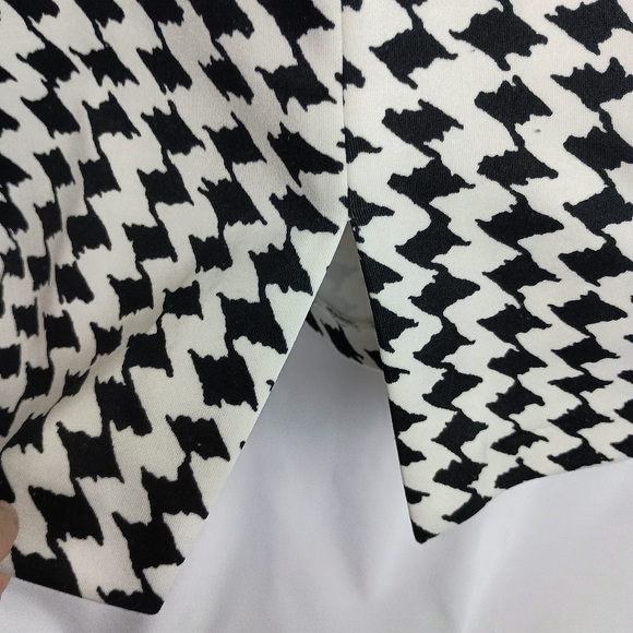 2/$30 WHITE HOUSE BLACK MARKET Black and White Houndstooth Skirt (#339) - Picture 7 of 9